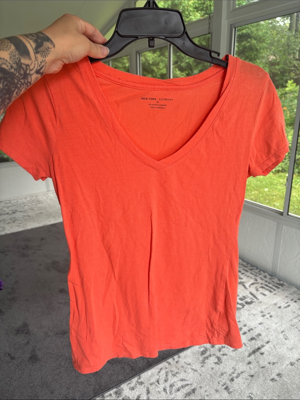 New York & Company corally orange V-Neck Short Sleeve Tee